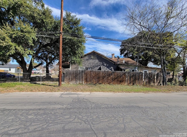 view of front of property