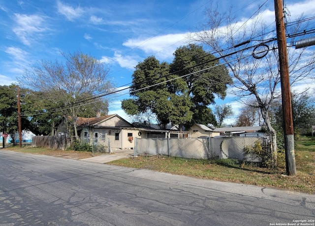 view of front of house