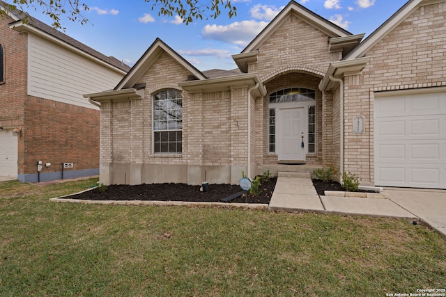 view of front of home with a garage and a front yard