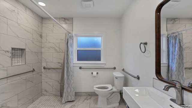 bathroom with toilet, curtained shower, and sink