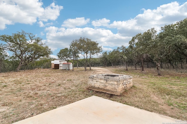 view of yard featuring an outdoor fire pit