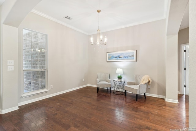 sitting room featuring wood-type flooring, visible vents, a notable chandelier, and baseboards