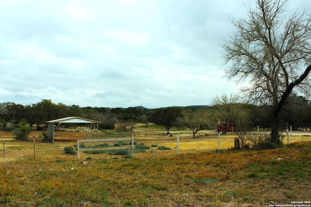 view of yard featuring a rural view