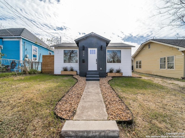 view of front of house with a front yard