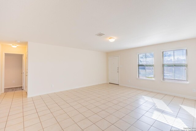 empty room featuring light tile patterned floors