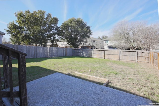 view of yard featuring a patio