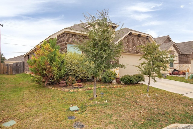 view of front of home featuring a front lawn and a garage