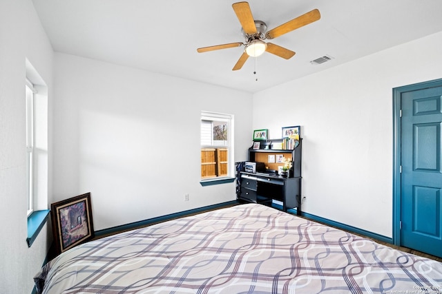 bedroom with ceiling fan