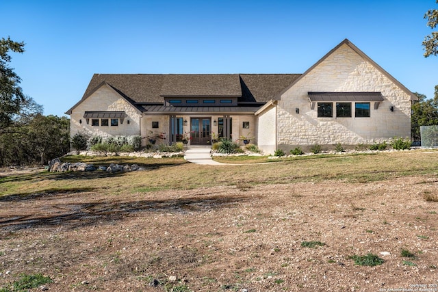 view of front facade featuring a front yard