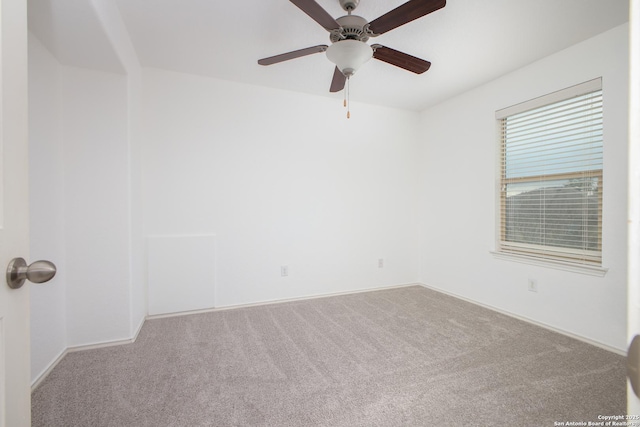 unfurnished room featuring ceiling fan and light colored carpet