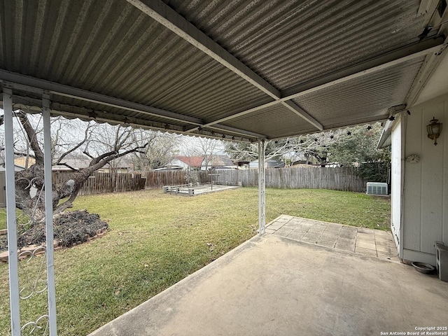 view of yard featuring a patio