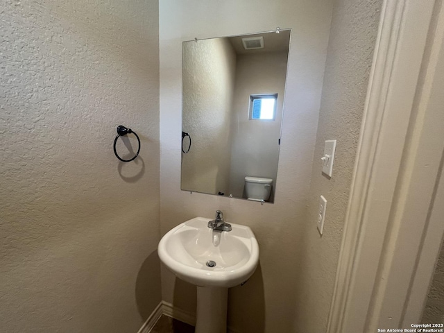 bathroom featuring toilet