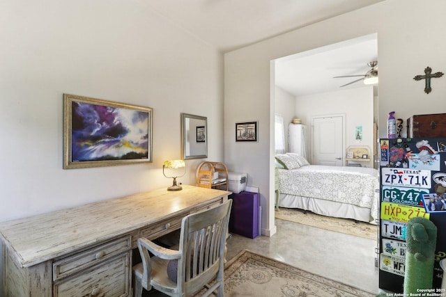 bedroom featuring ceiling fan