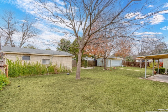 view of yard featuring a garage and an outdoor structure