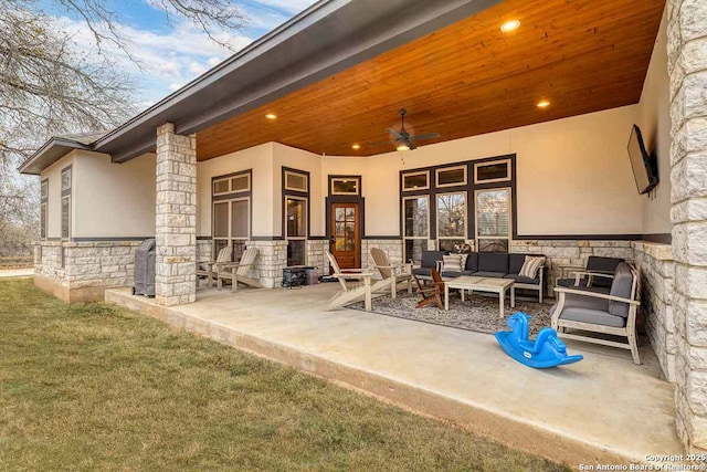 view of patio featuring ceiling fan and outdoor lounge area