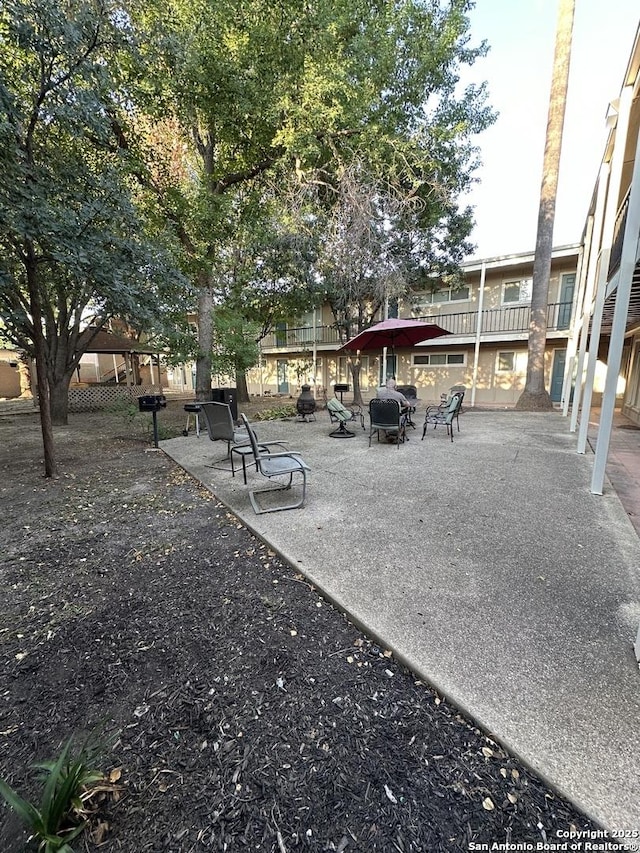 view of property's community featuring a patio