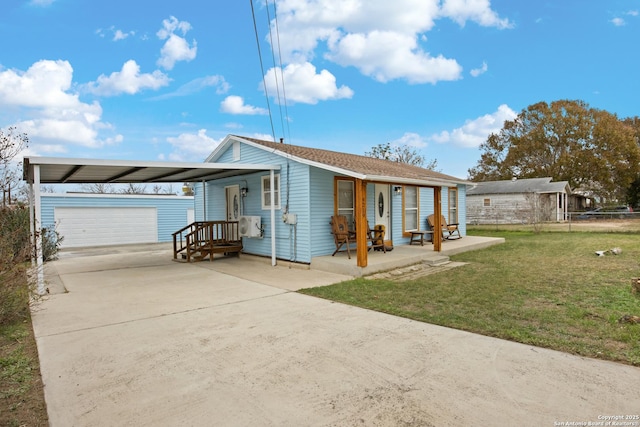 view of front of house featuring a garage, a porch, a carport, and a front lawn