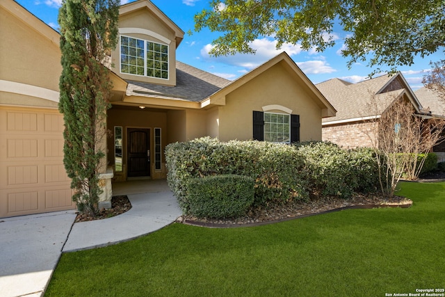 view of front of house with a front lawn