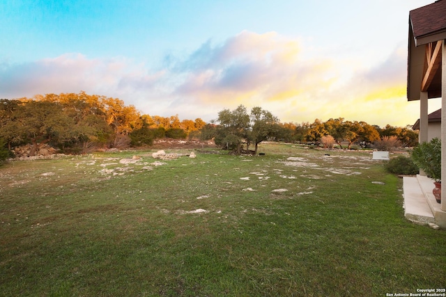 view of yard at dusk