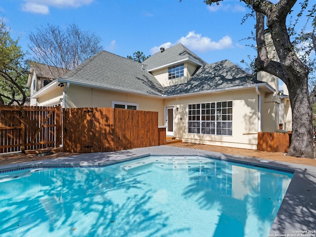 view of swimming pool