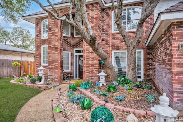 view of front of home with a front lawn