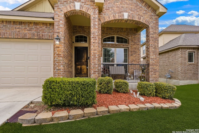 property entrance featuring a garage