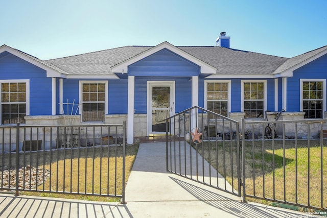 view of front of house featuring a front yard