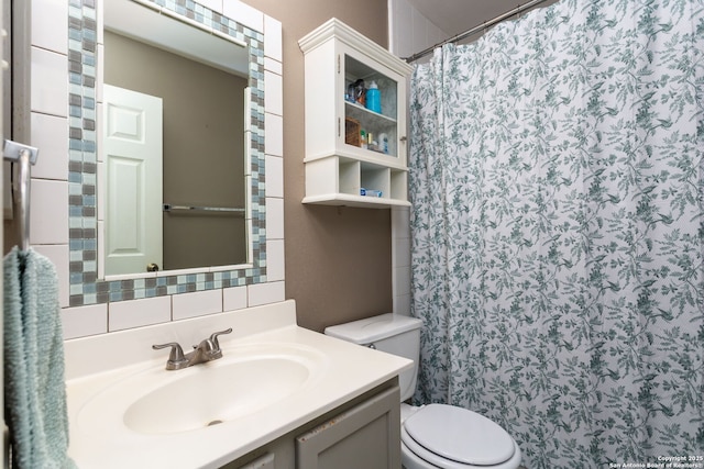 bathroom with toilet, vanity, decorative backsplash, and a shower with curtain