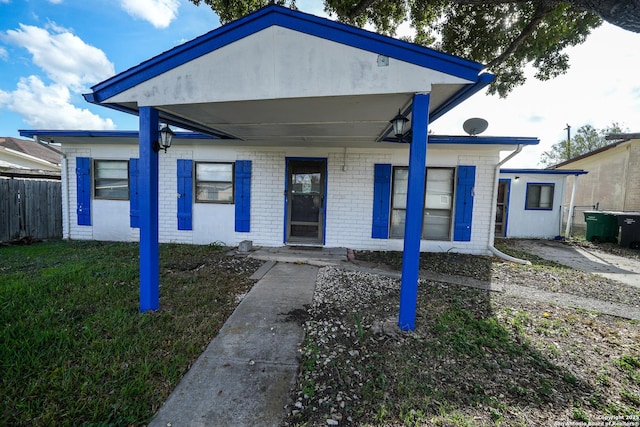 view of front of property