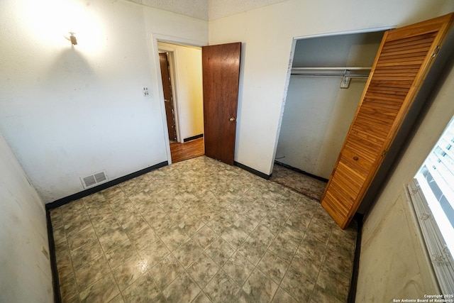 unfurnished bedroom featuring a closet