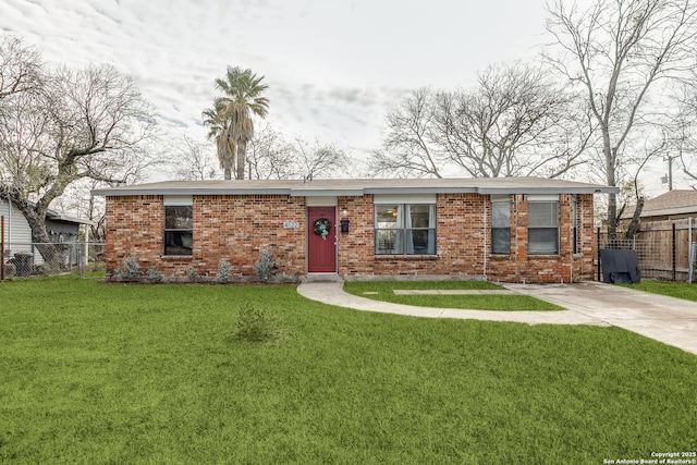 ranch-style house featuring a front lawn