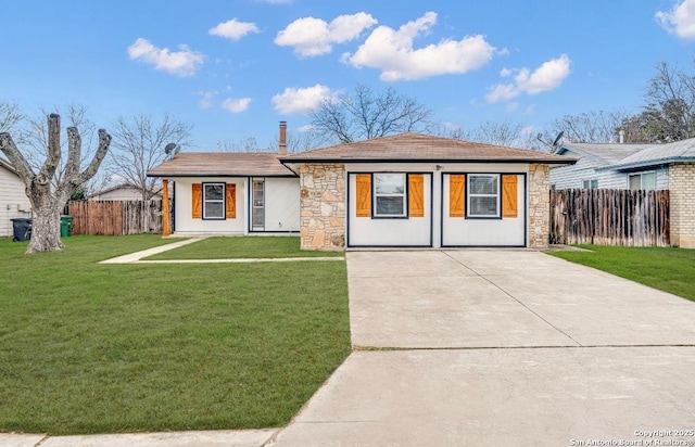 ranch-style house featuring a front lawn