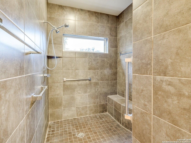 bathroom featuring a tile shower