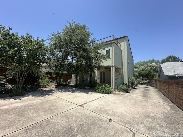 1506 W Mistletoe Ave, San Antonio, TX 78201 - view of home's exterior featuring fence