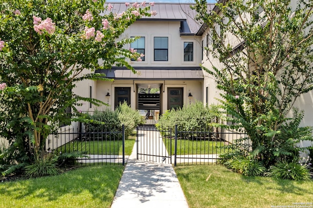 view of front of home featuring a front yard