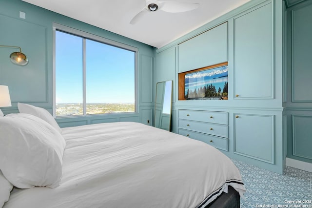 bedroom featuring ceiling fan and a closet