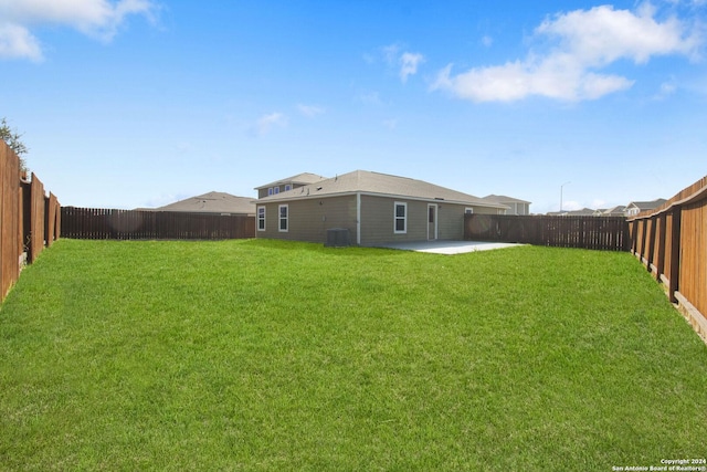 view of yard with a patio area