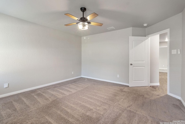 carpeted empty room featuring ceiling fan