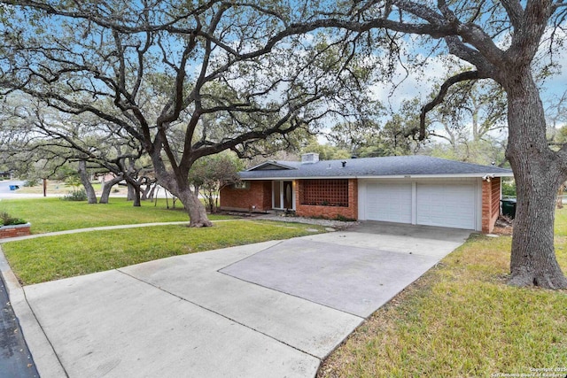 ranch-style home featuring a front lawn and a garage