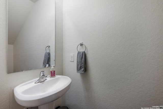 bathroom featuring sink