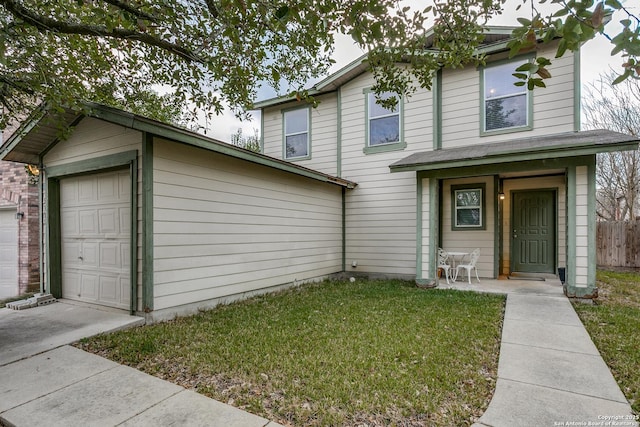 view of front facade featuring a front lawn and a garage