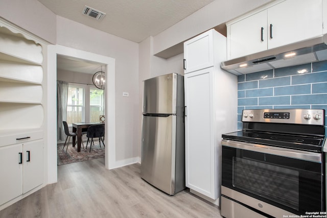 kitchen featuring an inviting chandelier, white cabinetry, stainless steel appliances, light wood-type flooring, and a textured ceiling