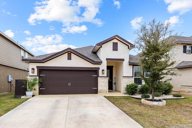 view of front facade featuring a garage and a front yard