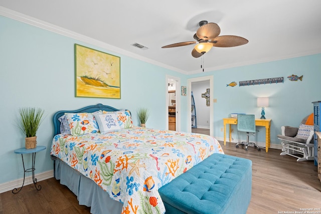 bedroom featuring ceiling fan, hardwood / wood-style floors, and crown molding