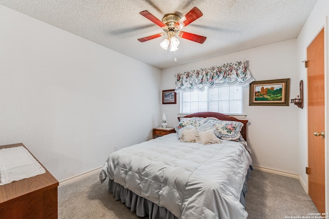 bedroom with ceiling fan, a textured ceiling, and carpet floors