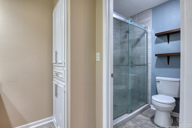 bathroom featuring toilet and an enclosed shower