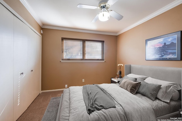 bedroom with ceiling fan, a closet, crown molding, and carpet floors