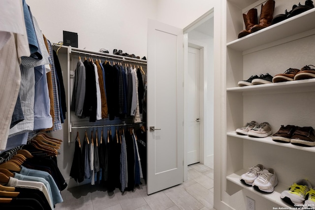 view of spacious closet