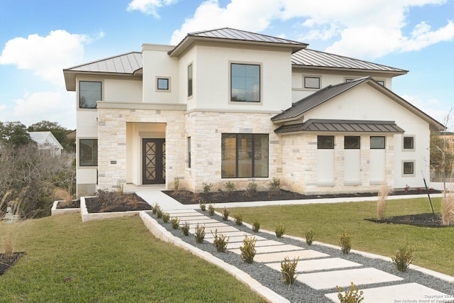 view of front of property featuring a front yard