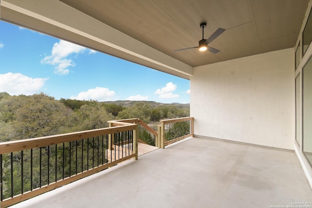 balcony featuring ceiling fan